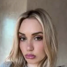 Ella profile image