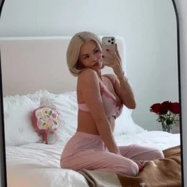 Elsa Jean profile image
