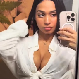 Karen Stella profile image