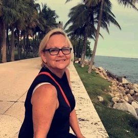 Angela Gladwell profile image