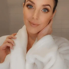 Lora Cooper profile image