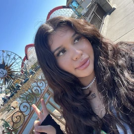 lucy briar profile image