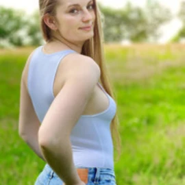Emily Grace profile image