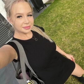 Ella Annabelle profile image