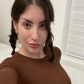 Anna Bella profile image