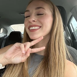 Evelyn Emma profile image