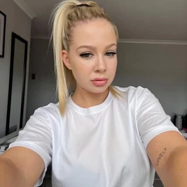 Tina Lizzy profile image