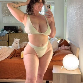 Lisa Mary profile image