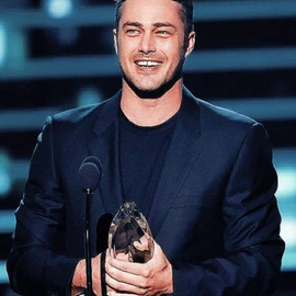 Taylor Kinney profile image