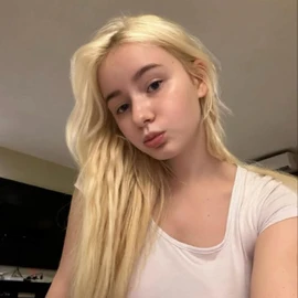 chloe collins profile image