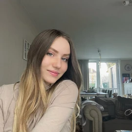 Ellie Jennifer profile image