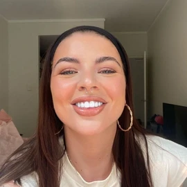 Rose Bella profile image