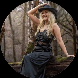 Laura Aston profile image