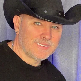Johnnybleu profile image