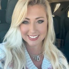 Laura Vad profile image