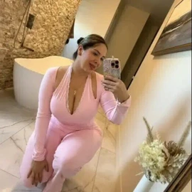 Emlly Lilly profile image