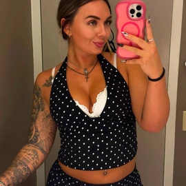 Queenie Sharon profile image