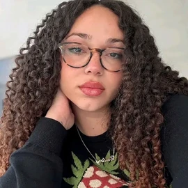 Bella Ella profile image