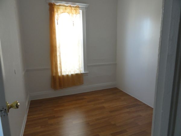 $550 / 100ft² - pets ok - small room-near airtrain jamaica sta, queens collge thumbnail 2