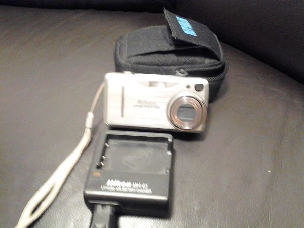 ~~~~ nikon coolpix 3700 3mp digital camera with 3x optical zoo ~~~~ - $50 thumbnail 2