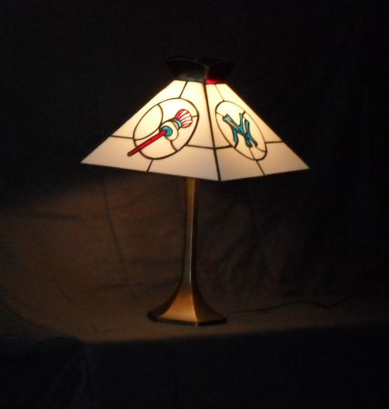 beautiful glass yankee lamp - $120 thumbnail 2