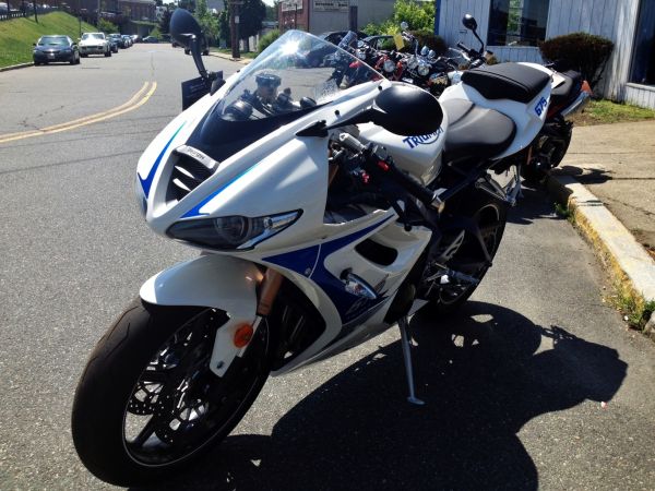 2011 triumph daytona se. leftover model - $9,999 thumbnail 3