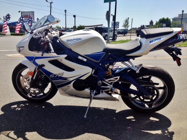 2011 triumph daytona se. leftover model - $9,999 thumbnail 4
