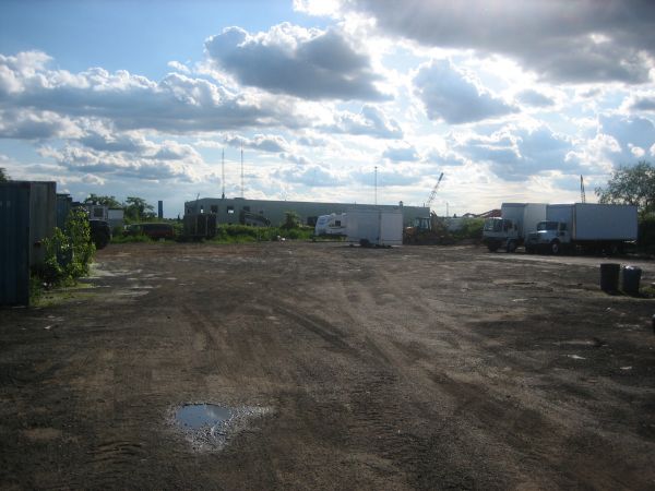 $1000 / 5000ft² - yard space for leasing thumbnail 2