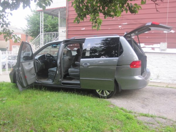 honda odyssey - $3,700 thumbnail 2