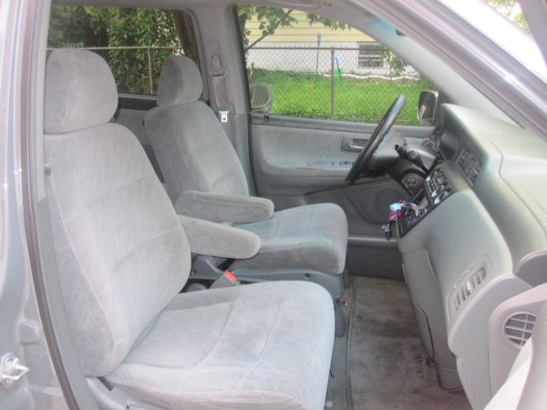 honda odyssey - $3,700 thumbnail 3