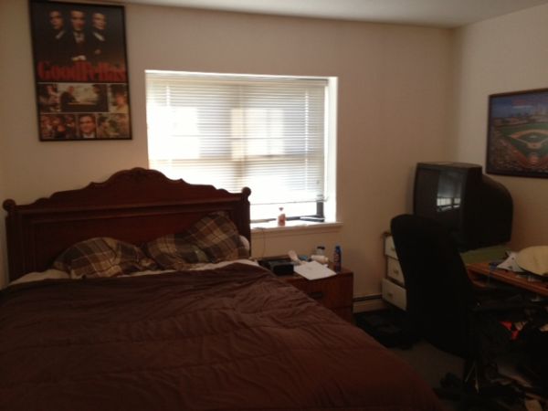 $950 / 2br - spacious room for rent thumbnail 2