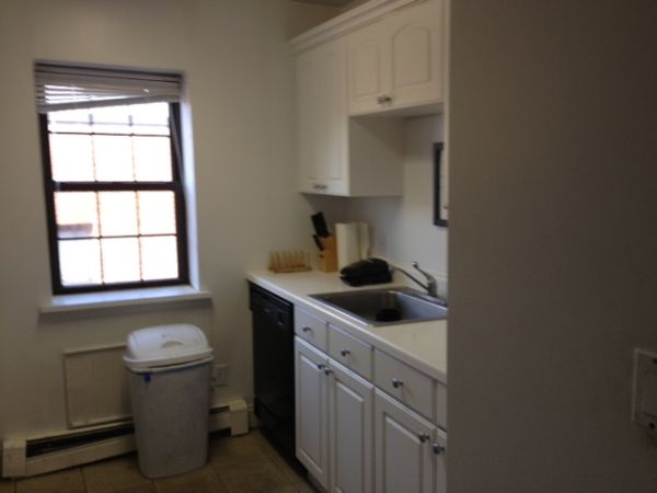 $950 / 2br - spacious room for rent thumbnail 3