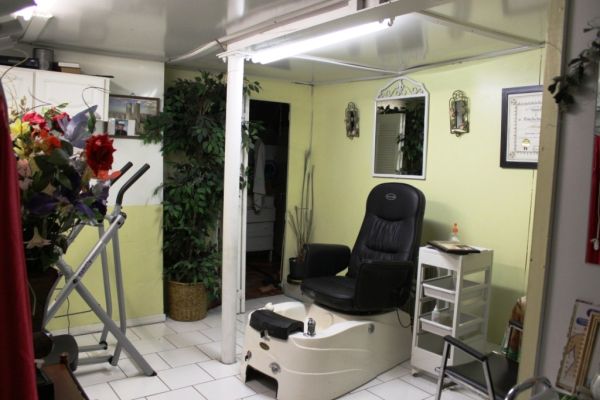 busy salon for sale - $38,000 thumbnail 3