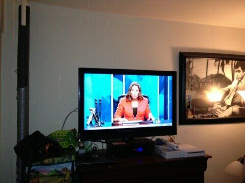 32' dynex lcd tv - $160 thumbnail 2