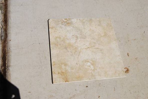 113 square feet of 13" x 13" tile - $50 thumbnail 2
