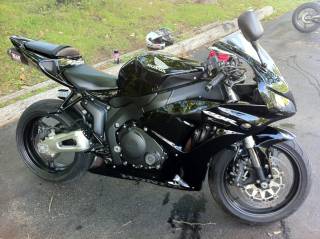 2006 honda cbr 1000 rr with 13k only - $6,500 thumbnail 2