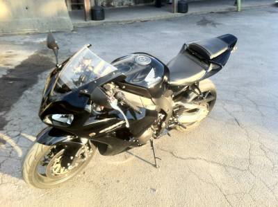 2006 honda cbr 1000 rr with 13k only - $6,500 thumbnail 3