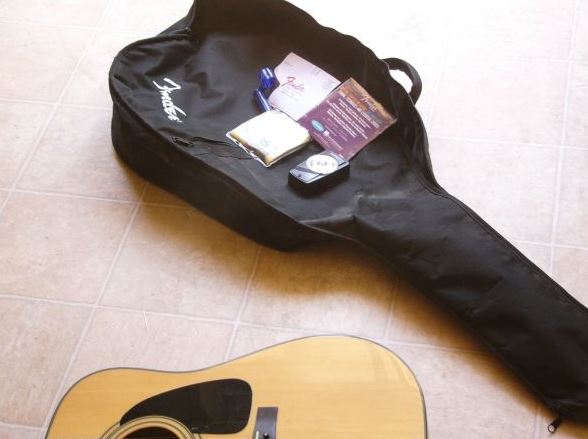 fender acoustic guitar with gig bag - $250 thumbnail 3