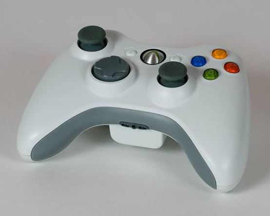 used white xbox 360 with wireless controller & 20gb hdd - $99 thumbnail 2