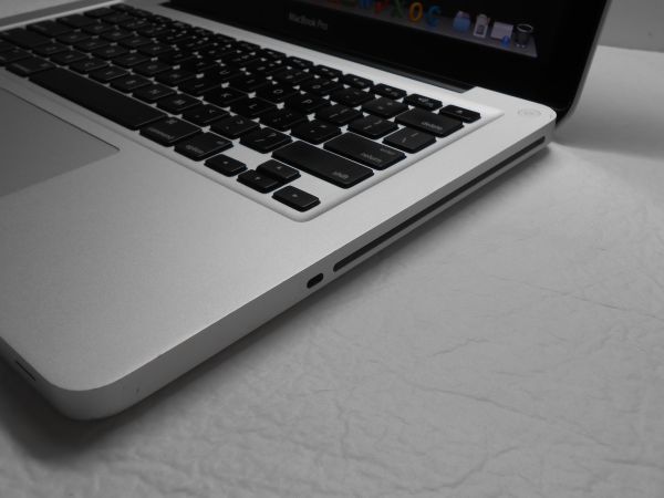 2012 13" macbook pro 2.9 i7, 8g ram, 750gb hd, applecare - $950 thumbnail 2