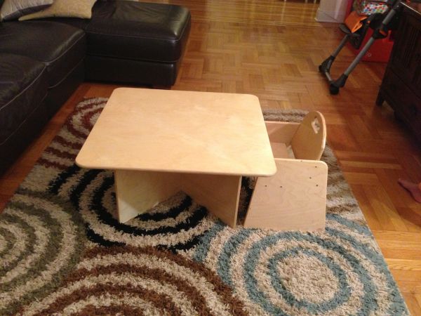 kids wooddesigns table - $90 thumbnail 2