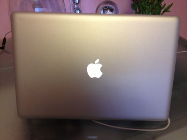 macbook pro 17" inch 500gb 5400 rpm - $1,600 thumbnail 2