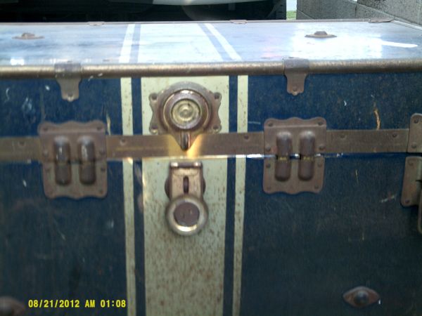 steamer trunk - $50 thumbnail 3