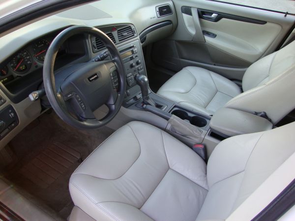 2001 volvo v70 2.4t - $4,000 thumbnail 3