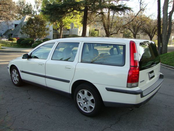 2001 volvo v70 2.4t - $4,000 thumbnail 2