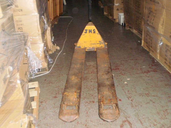 pallet truck jack / skid mover - $199 thumbnail 2