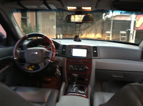 2006 limited v8 grand cherokee - $11,000 thumbnail 4