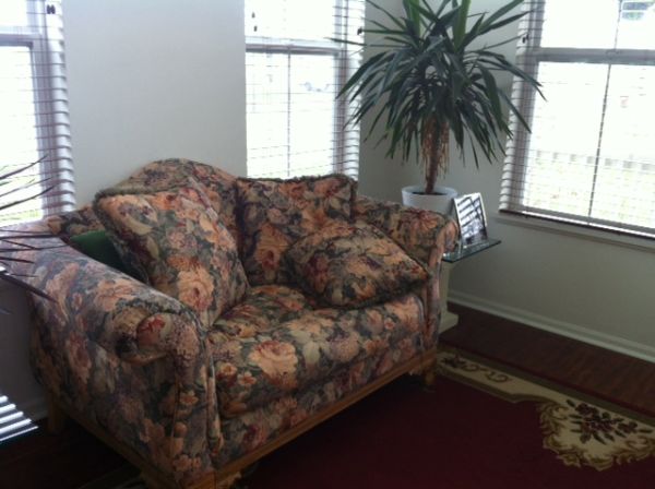 moving sale: pool table, poker table, dinning set, loveseat - $20 thumbnail 3