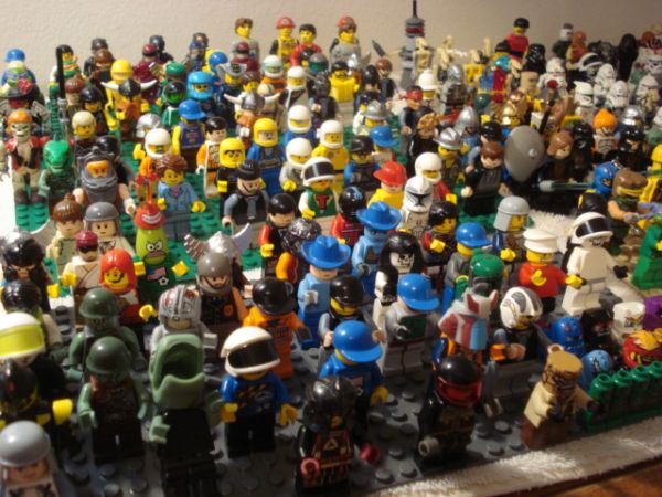 tons of lego's - $5 thumbnail 3