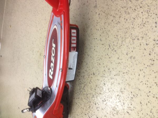 razor 100 scooter red - $50 thumbnail 2